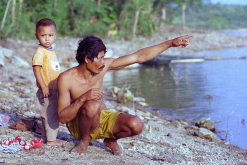Aktivita Masyarakat di pinggir Waduk Kedung Ombo (28/5/1998). (Dok Republika)
