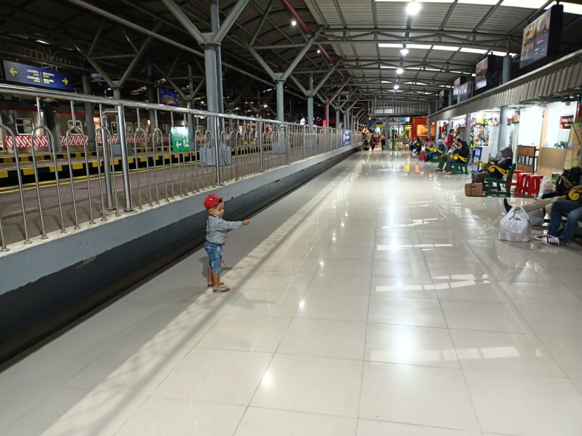 Zehan ketika wisata di Stasiun Tugu Yogyakarta/photo by : Dokpri