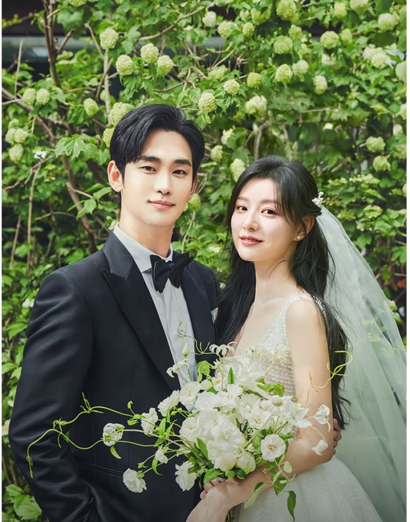 Foto pre-wedding Hyun-woo dan Hae-in di QOT. Dok: tvN/Instagram @tvn_drama