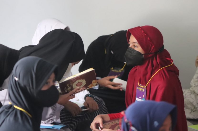 Membaca Al-Quran merupakan salah satu kegiatan yang dilakukan Rasul SAW dalam mengisi Ramadhan. (dok. Rumah Berkah)