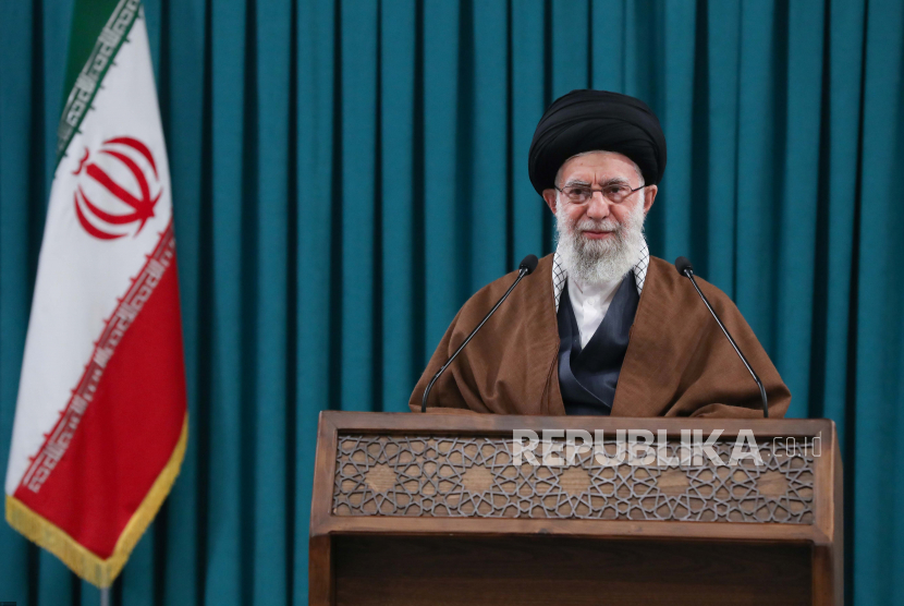 Pemimpin Tertinggi Iran Ayatollah Ali Khamenei (6/12/2022). (EPA-EFE/Iranian supreme leader office/Republika.co.id)
