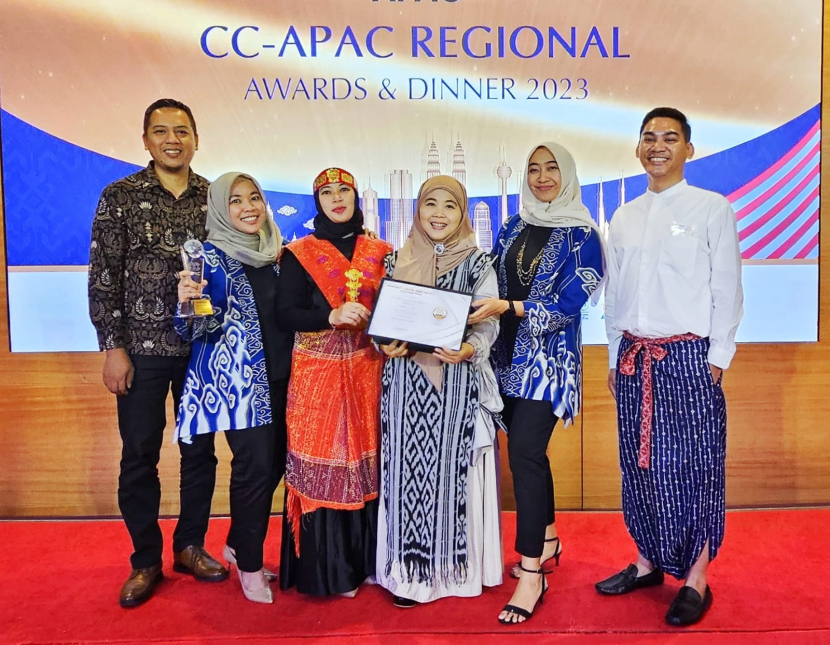 PT Kereta Api Indonesia (Persero) berhasil meraih penghargaan platinum dalam event bergengsi Contact Center Asia Pacific (CC APAC) untuk Kategori Business Contribution yang digelar pada 27 November-1 Desember 2023 di Kuala Lumpur, Malaysia. )Foto: Humas PT KAI) 