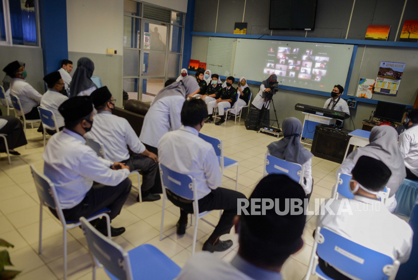 Kemenag dan LPDP membuka program Beasiswa Indonesia Bangkit (BIB) untuk dosen, guru/pendidik, tenaga kependidikan, mahasiswa, siswa, santri, dan para pemangku kepentingan lainnya di lingkungan Kemenag. Ilustrasi. Foto : republika