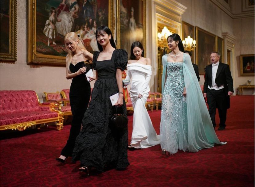 BLACKPINK jadi tamu istimewa di Buckhingham Palace. Foto: via REUTERS/POOL