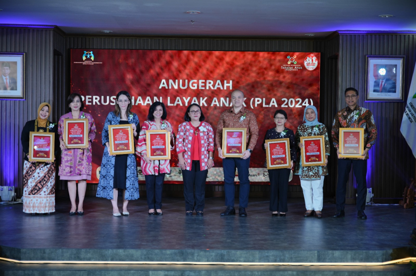 Delapan perusahaan meraih Anugerah Perusahaan Layak Anak dari Asosiasi Perusahaan Sahabat Anak Indonesia (APSAI), Senin (29/7/2024). (Foto: APSAI)