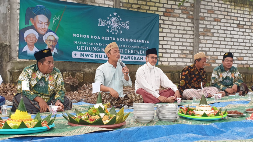 Pengurus MWCNU Ujungpangkah menggelar tasyakuran pada Senin (31/1). (Foto: Aif)