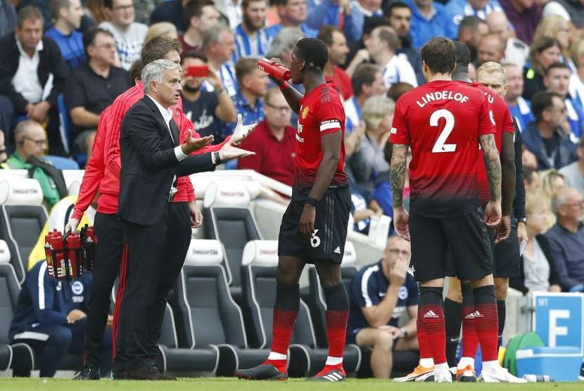 Pelatih Manchester United Jose Mourinho saat melatih Manchester United.