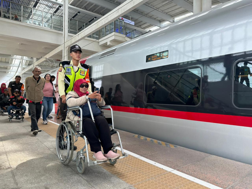 Kereta Cepat Whoosh hadir dengan berbagai fasilitas yang ramah disabilitas sehingga menunjang para penyandang disabilitas untuk melakukan perjalanan dari Jakarta menuju Bandung ataupun sebaliknya. (Foto: Corporate Secretary PT KCIC)