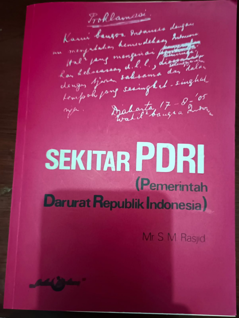 Buku sekitar PDRI karya Mr M Rasyid, wakil ketua PDRI.
