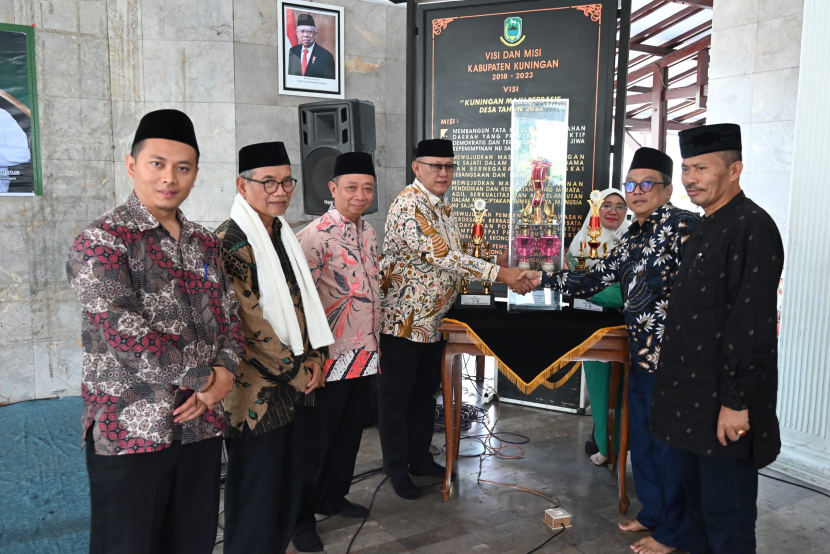 Panitia Hari Santri Nasional Tingkat Kabupaten Kuningan dan Fatayat NU Kabupaten Kuningan menyelenggarakan lomba Albarzanji. (Dok Diskominfo Kuningan)