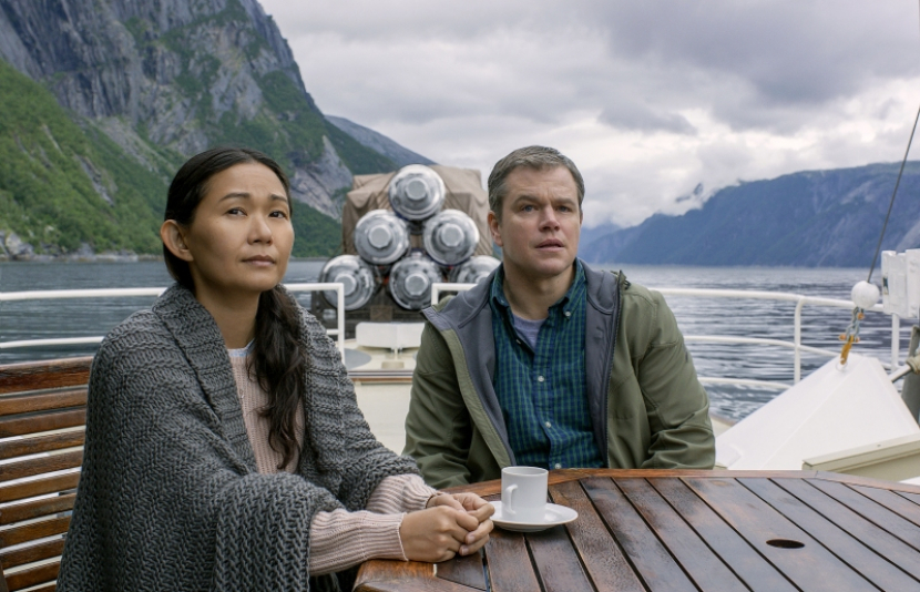 Hong Chau dan Matt Damon berperan sebagai Ngoc Lan Tran dan Paul Safranek di film Downsizing tahun 2018. Sumber : Indiewire