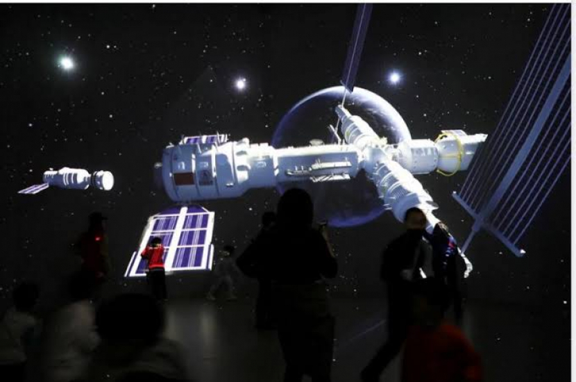 China meluncurkan modul inti stasiun ruang angkasa sepanjang 18 meter yang dinamai Tianhe. Gambar: Republika