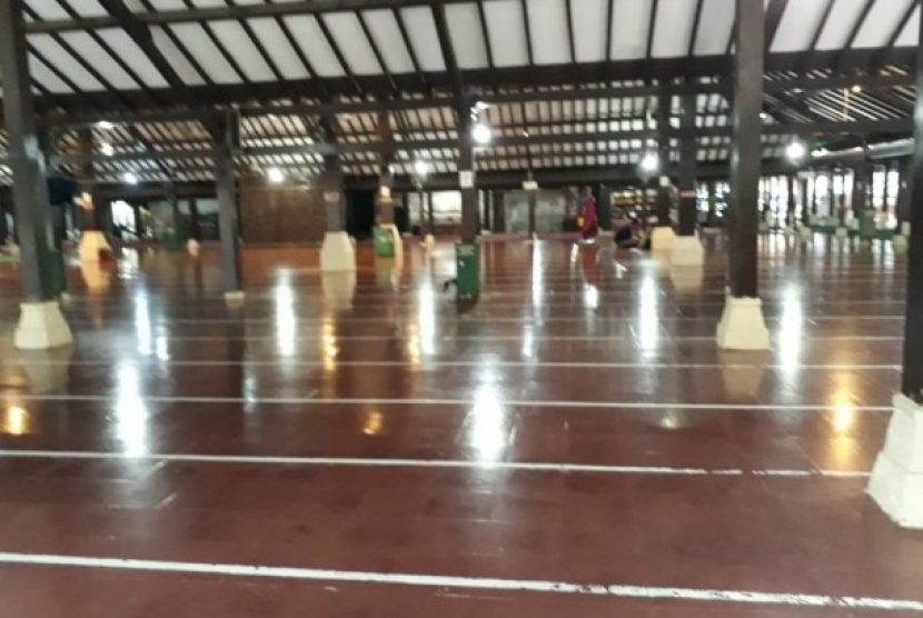 Suasana di Masjid Agung Sang Cipta Rasa, Cirebon. (Dok. Republika)