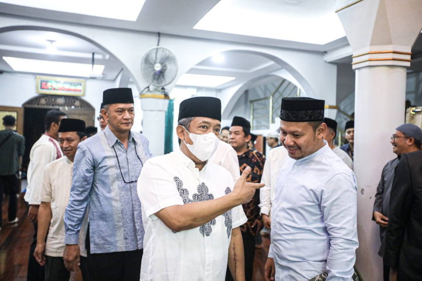 Wali Kota Bandung Yana Mulyana memantau pelaksanaan shalat tarawih/Humas Pemkot Bandung