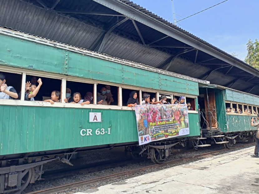 KAI mengajak 50 anak mengunjungi Museum Ambarawa dan naik kereta Wisata, Sabtu (23/7).