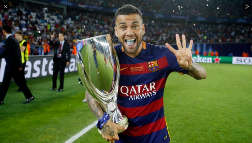 Bek sayap Barcelona, Dani Alves, mengirim pesan kepada rekannya setelah tersingkir di pentas Liga Europa. (Twitter/@FCBarcelona)