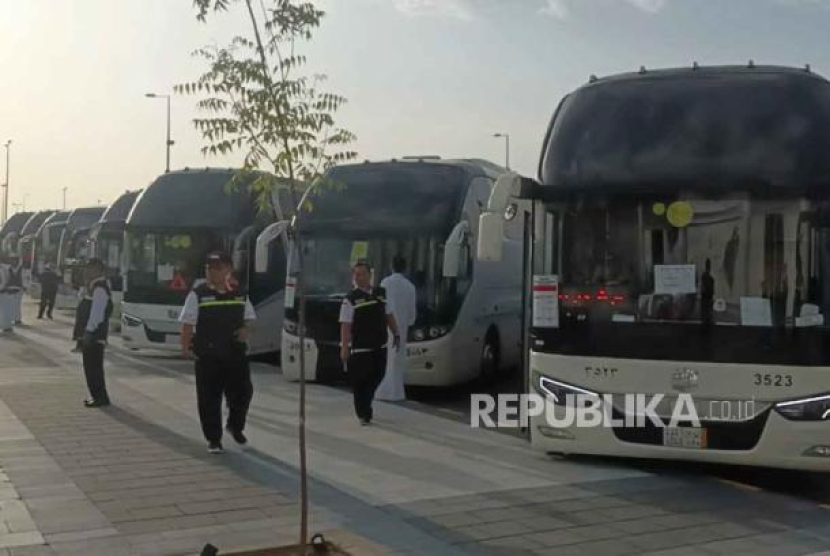 Rombongan jamaah haji Indonesia kloter 1 Jakarta-Pondok Gede (JKG) telah tiba di Madinah, Arab Saudi melalui Bandara Amir Mohammad bin Abdul Aziz, Rabu (24/5/2023). Doa Masuk Kota Madinah. Foto: Republika/Agung Sasongko