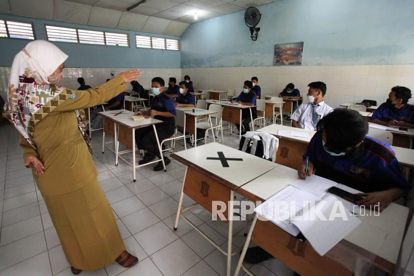 Dari 5.703 sekolah setingkat SLTA di Provinsi Jawa Timur , ada 162 sekolah yang masuk daftar Top 1.000 sekolah Tahun 2021 Berdasarkan Nilai UTBK. Foto : Antara