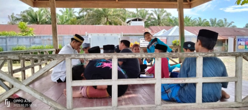 Para Dai Tanggguh BMH tetap semangat derdakwah dalam sunyi pedesaan dan pedalaman, aantara lain di Parepare, Pasangkayu dan Kolaka Timur, Sulawesi Selatan. (Foto-foto: Dok BMH)