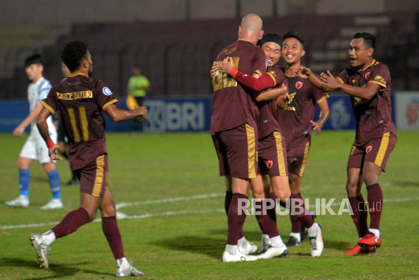 Para pemain PSM Makassar sedang melalukan selebrasi. Foto: Republika/Wihdan Hidayat. 