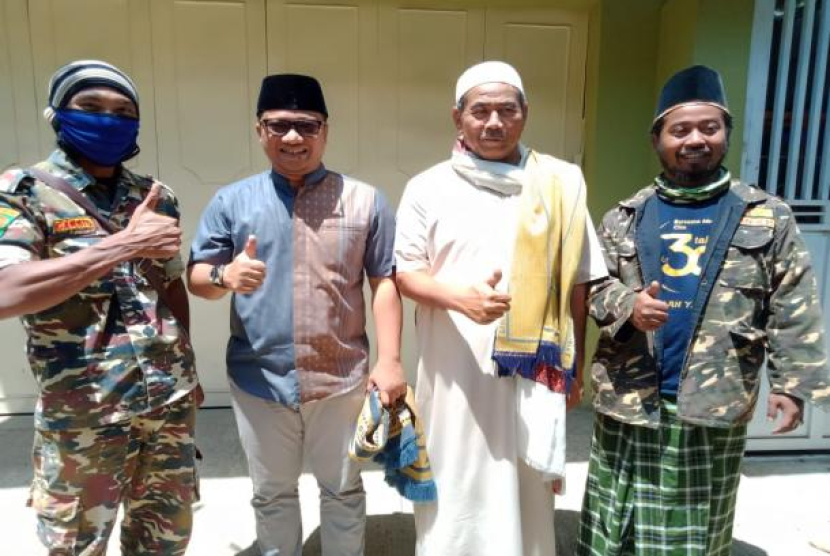 Salah satu dari lima bakal calon Bupati Indramayu yang diusung Partai Golka r Daniel Muttaqin Syafiuddin (kedua kiri). (Dok. Republika)