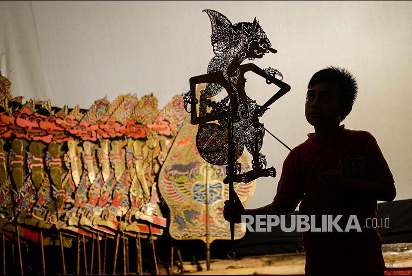 Wayang kulit sering diklaim milik Malaysia. Foto: Republika.