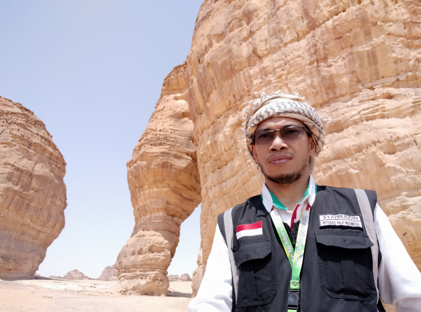 Penulis saat mengunjungi Jabal Fil di Madain Saleh. (Dokpri)