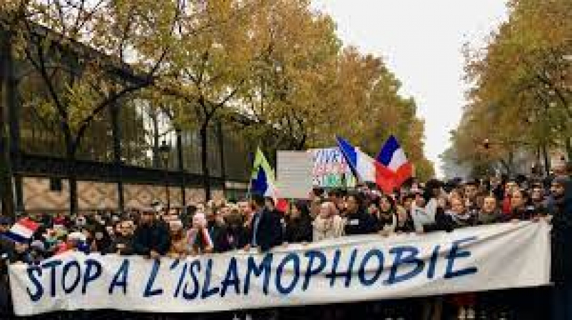 Demonstrasi setop Islamofobia di Prancis.