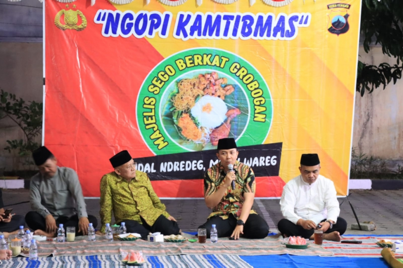 'Ngopi Kamtibmas' Majelis Sego Berkat Grobogan sebulan sekali mengadakan pertemuan membahas persoalan yang muncul di masyarakat (foto: polresgrobogan.com).