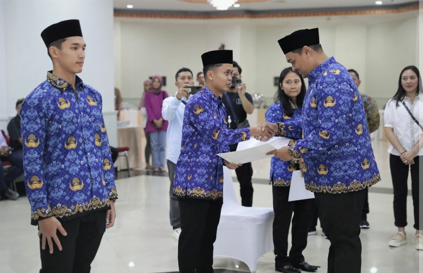 Sebanyak 12 atlet bulutangkis berprestasi disumpah menjadi PNS di Kementerian Pemuda dan Olahraga dengan disaksikan langsung Menpora Dito Ariotedjo. (source: humas Kemenpora)