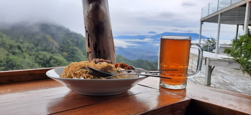Makanan di resto Tumpeng Menoreh, Yogyakarta.