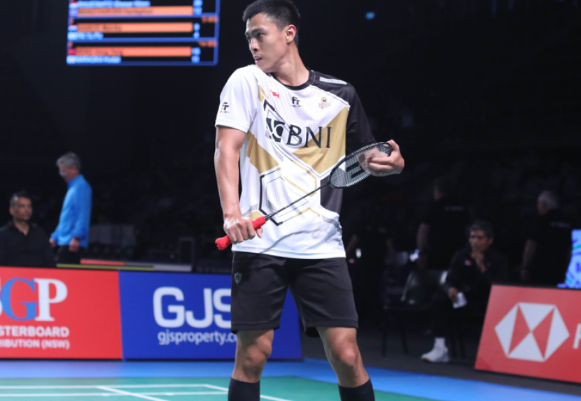 Pemain tunggal putra Indonesia, Shesar Hiren Rhustavito melangkah ke babak kedua Australia Open 2023.