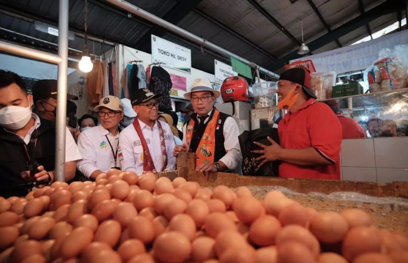 Ridwan Kamil saat mengunjungi Pasar Sukatani, Tapos didampingi Wakil Walikota Depok Imam Budi Hartono (Foto: Diskominfo Depok)