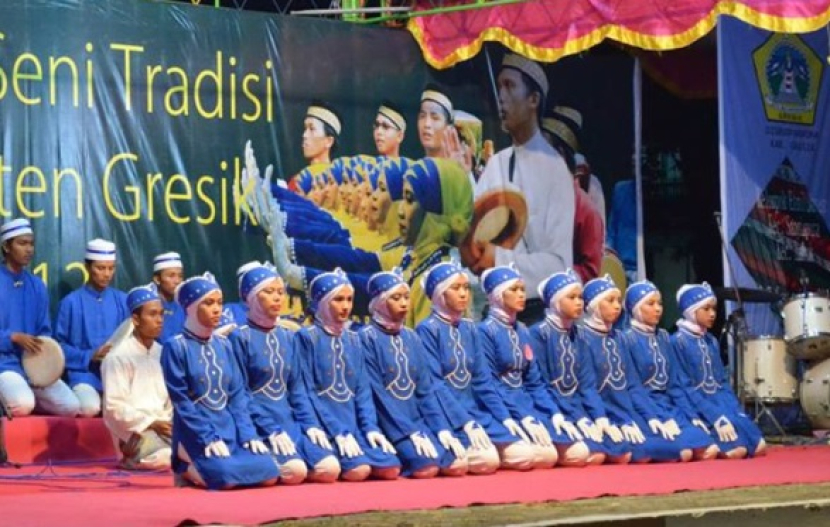 Salah satu grup Kercengan di Bawean mengikuti lomba kesenian tradisional Bawean, Gresik, Jawa Timur. Foto: Disparekrafbudpora Gresik