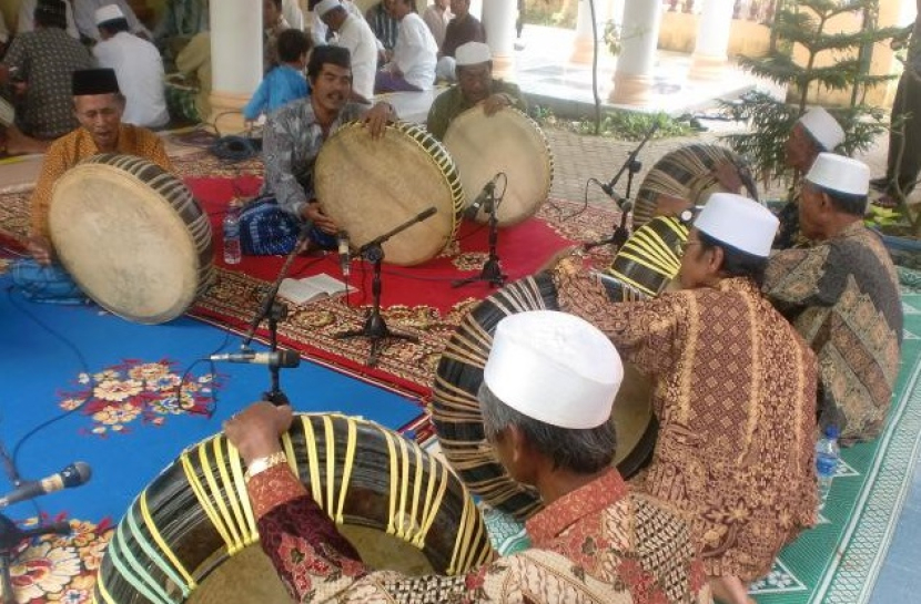 Grup Dikker asal Desa Paromaan, Tambak, Pulau Bawean. Foto: Media Bawean