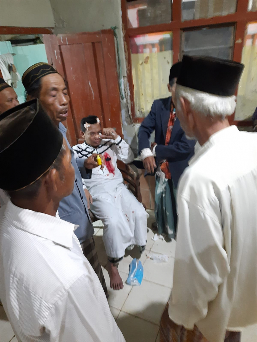 KH Farid Ashr Waddahr adalah Ketua Jam’iyyah Ahlith Thariqah Al Mu’tabarah An Nahdliyyah (Jatman) Nahdlatul Ulama Kabupaten Indramayu mengalami luka tusuk akibat diserang oleh seorang warga. (dokumentasi)