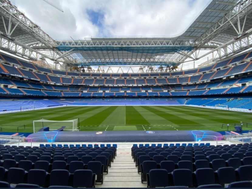 Stadion Santiago Bernabeu akan menjadi lokasi pertarungan Real Madrid menjamu Paris Saint Germain di leg kedua babak 16 Besar Liga Champions. (Twitter/@realmadriden)