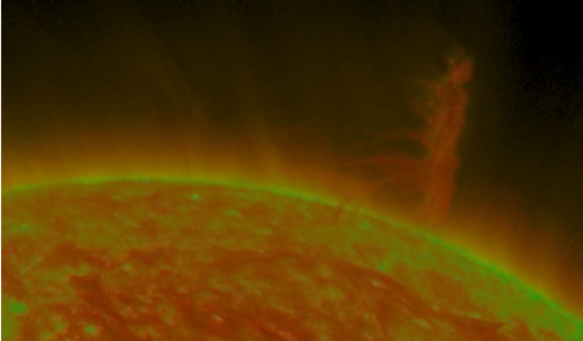 Observatorium Dinamika Surya NASA menyaksikan tornado muncul di atas kutub utara matahari. Gambar: NASA/SDO/komposit oleh Steve Spaleta