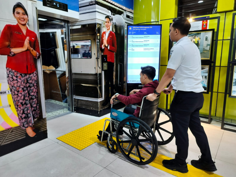 Tarif reduksi bagi pelanggan disabilitas diharapkan dapat memudahkan masyarakat penyandang disabilitas yang ingin bepergian dengan kereta api yang aman, nyaman, dan tepat waktu. (Foto: Humas PT KAI)