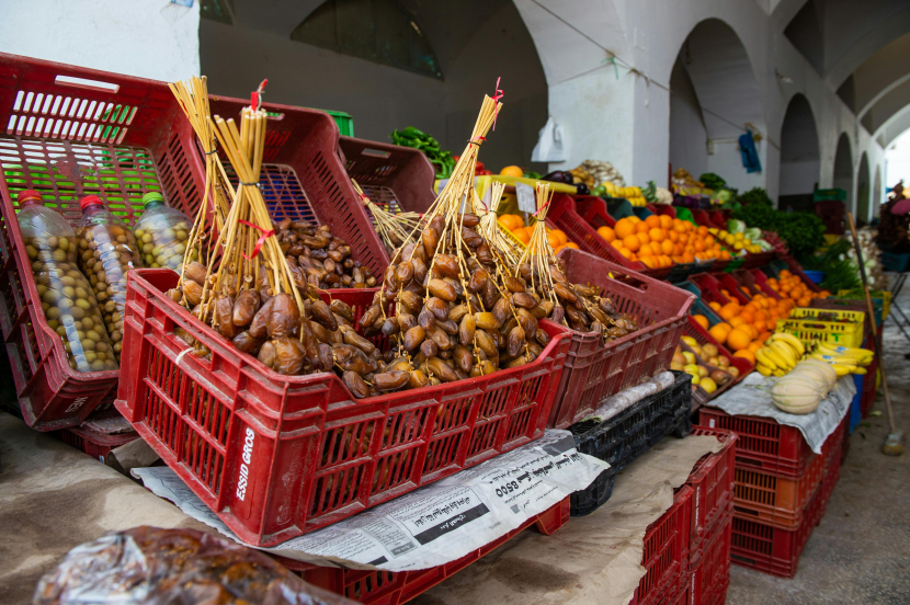 Photo by Son Tung Tran: https://www.pexels.com/photo/dates-in-market-with-assorted-fruits-6460884/