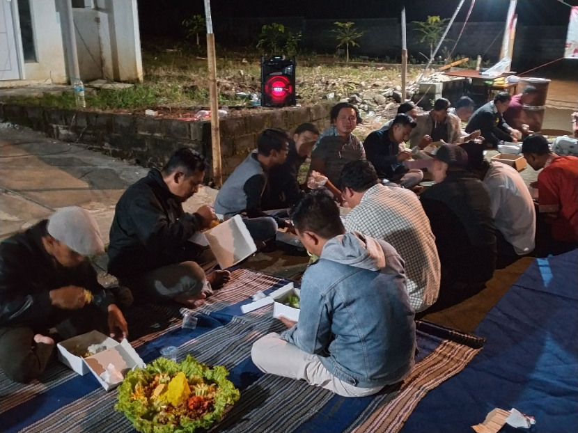 Suasana masyarakat Kecamatan Wagir, Kabupaten Malang, Jawa Timur saat mengadakan kegiatan barikan. Acara ini biasanya dilaksanakan pada malam sebelum 17 Agutusan. Foto: Wilda Fizriyani