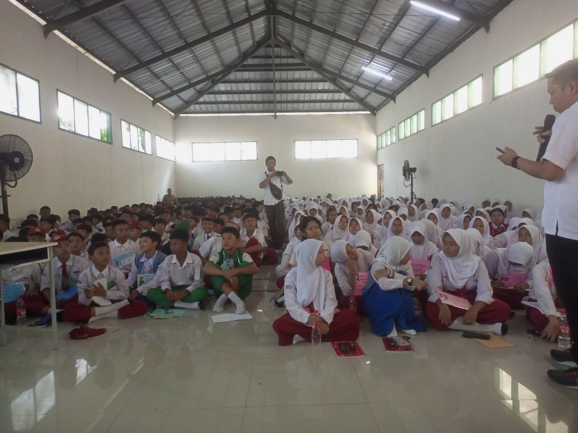 Para siswa SMP Negeri 14 Kota Depok.