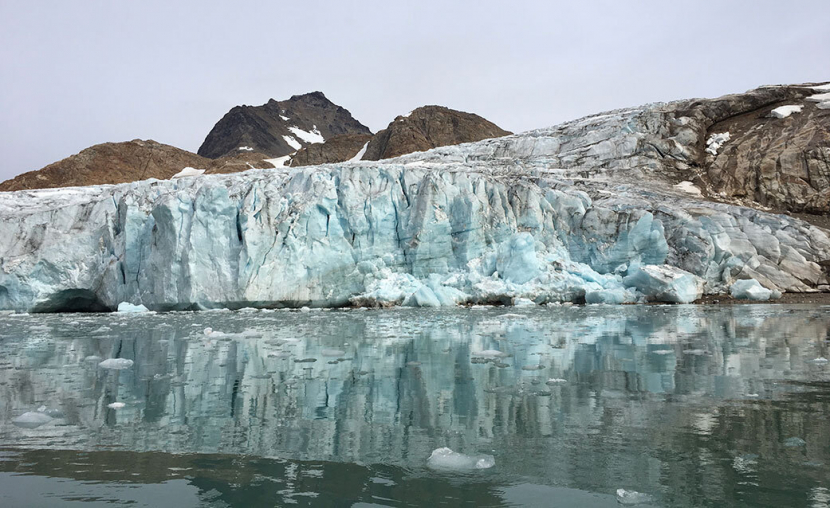 Misi lintas udara Oceans Melting Greenland NASA menemukan bahwa gletser Greenland bermuara di lautan, berisiko lebih besar kehilangan es secara cepat daripada yang dipahami sebelumnya. Gambar: NASA/JPL-Caltech