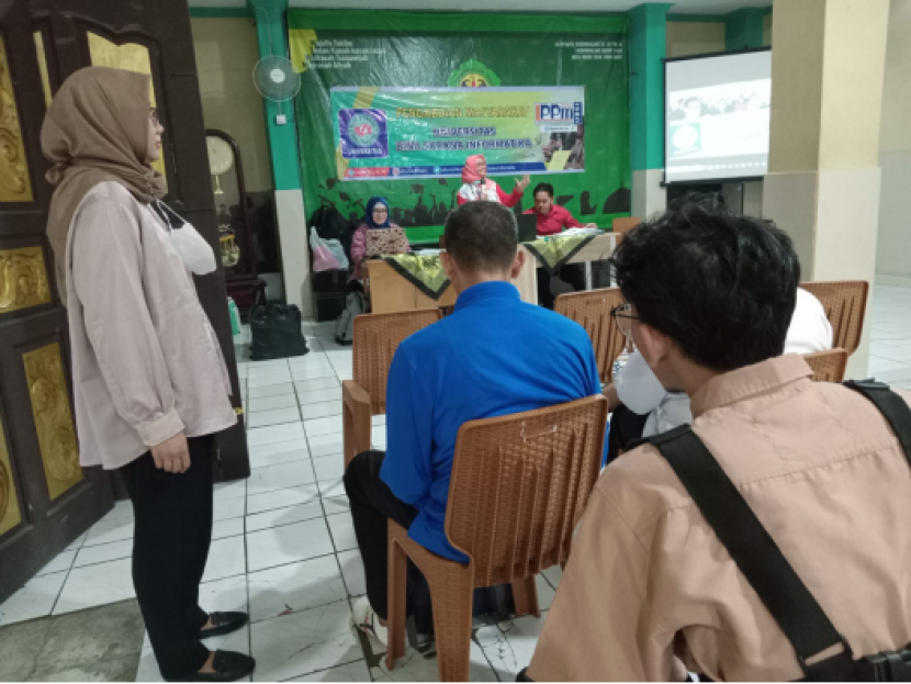 Dosen Prodi Manajemen Universitas BSI melaksanakan pengabdian masyarakat dengan memberi pelatihan Implementasi Kurikulum Merdeka kepada staf Yayasan Pendidikan Islam Arrohmah Nur, di Kota Bogor, Jawa Barat, Selasa (07/03/2023). Foto : dok