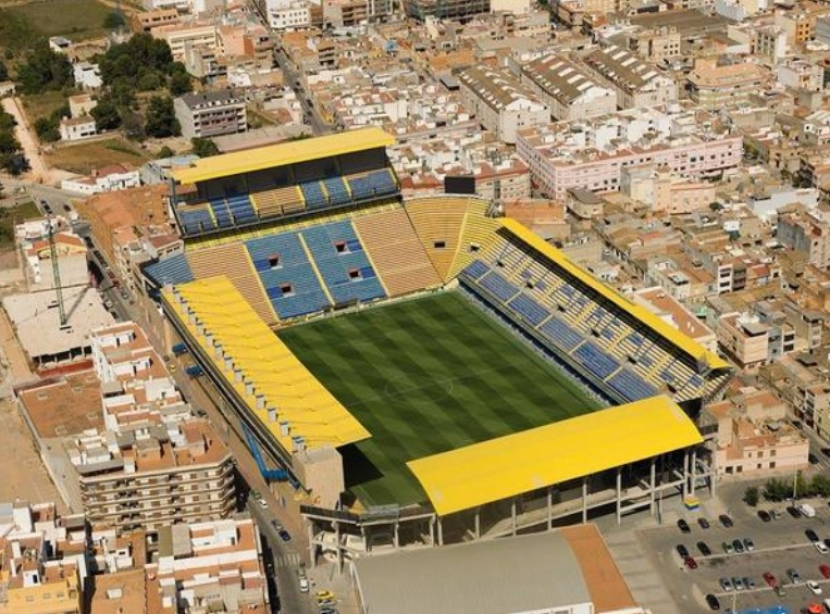 Stadion El Madrigal, markas Villarreal, pernah memberikan pengalaman pahit bagi Liverpool. (Twitter/@World_Stadiium)