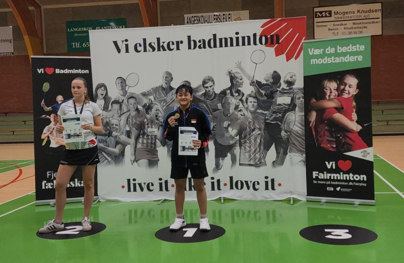 Ardini Cantika Putri (tengah) menjadi juara tunggal putri di turnamen Denmark Junior U-17.