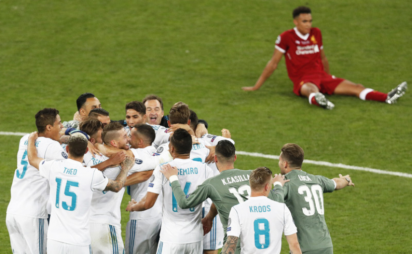 Pemain Real Madrid merayakan kemenangan usai mengalahkan Liverpool di final LIga Champions 2018. (EPA-EFE)