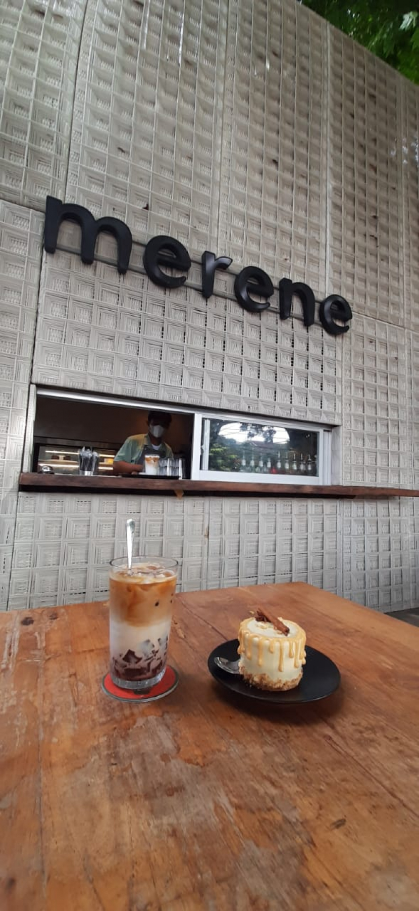 Salah satu minuman dan camilan di Kafe Merene, Pejaten, Jakarta Selatan