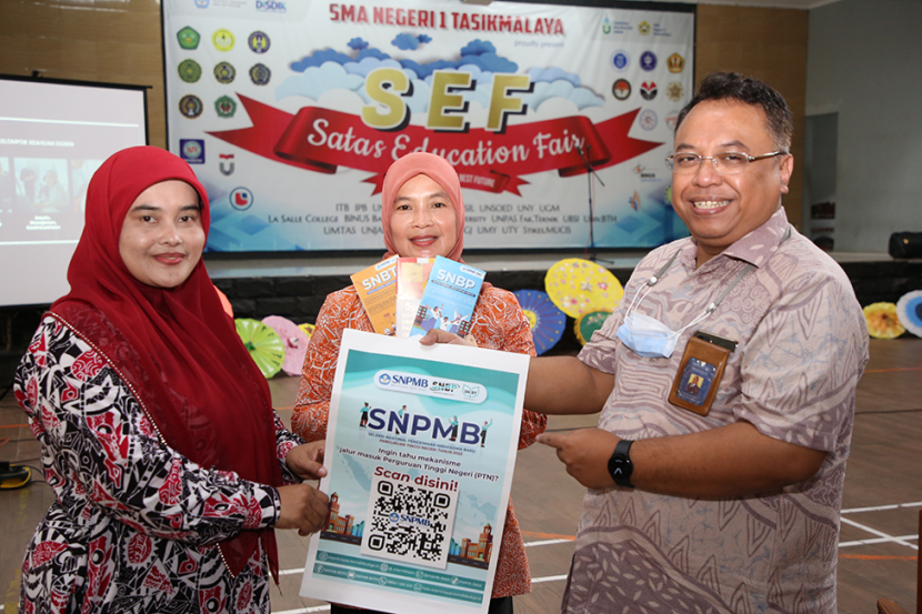 Universitas Padjadjaran (Unpad) melakukan sosialisasi SNPMB 2023 di SMA 1 Tasikmalaya, Jawa Barat, Jumat (23/12/22). Foto : unpad.ac.id