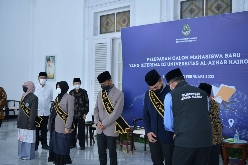 Gubernur Jabar Ridwan Kamil melepas mahasiswa ke Kairo/Humas Jabar